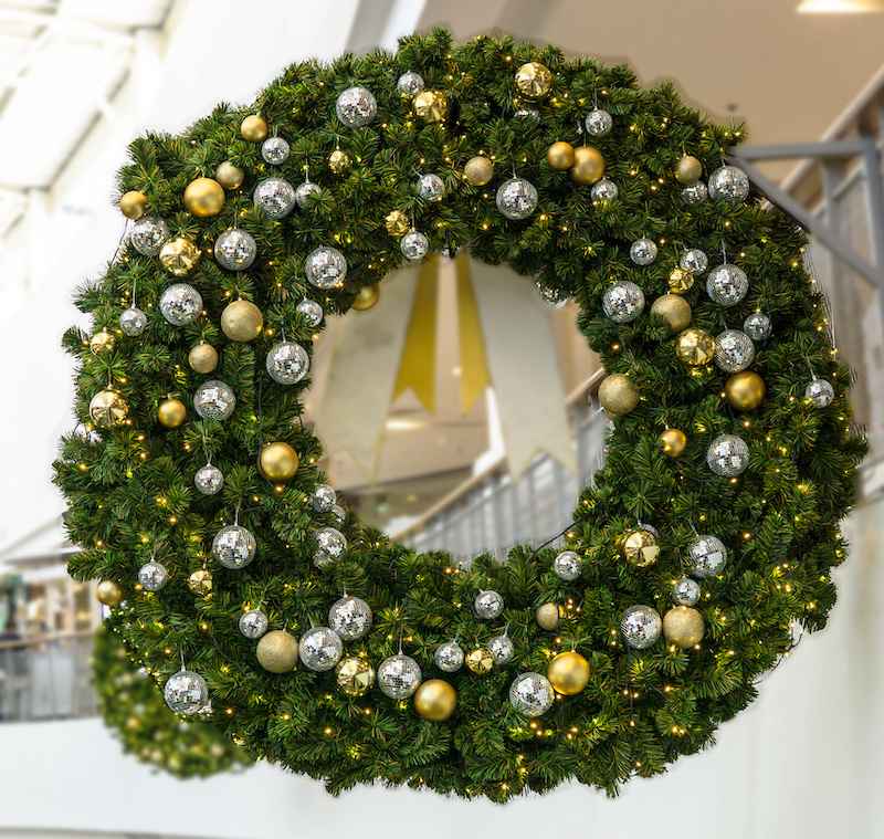 Warm White Pre-lit Double-Sided Christmas Wreath