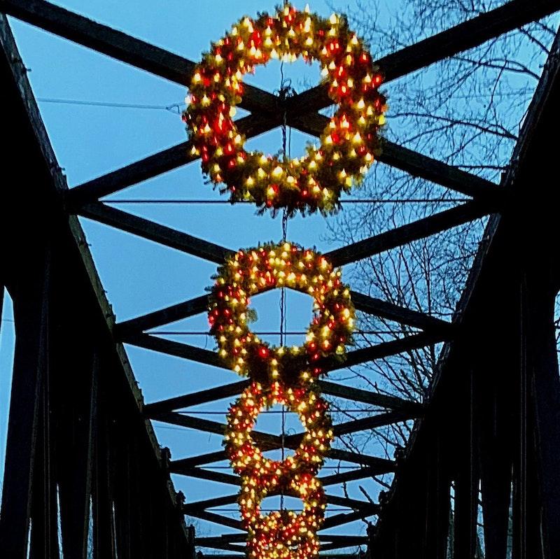 Warm White Pre-lit Double-Sided Christmas Wreath