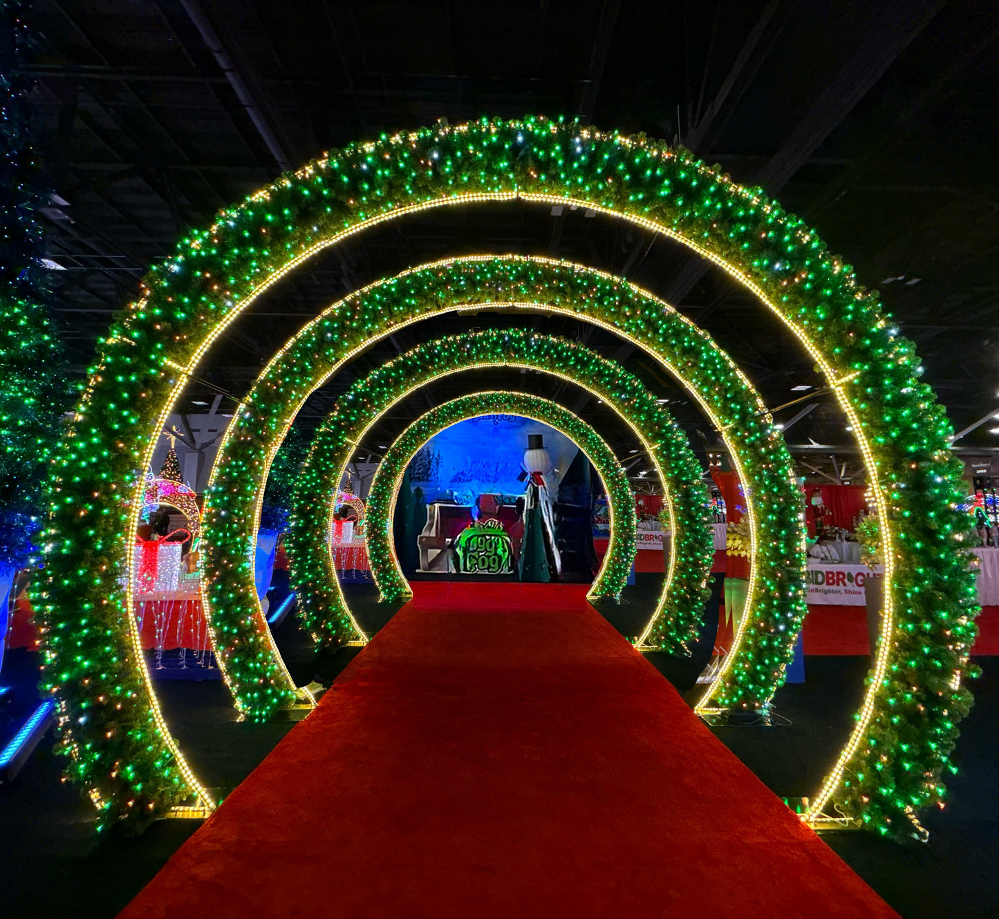 Pre-Lit Round Garland Archways - Set of 2 with Supports